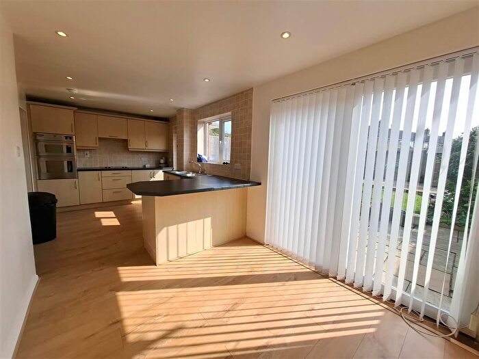 3 Bedroom Property To Rent In Larchwood Road, Hemel Hempstead Industrial Estate, Hemel Hempstead, HP2