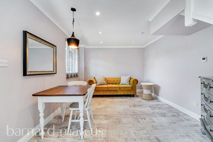 2 Bedroom Property To Rent In Tregaron Gardens, New Malden, KT3