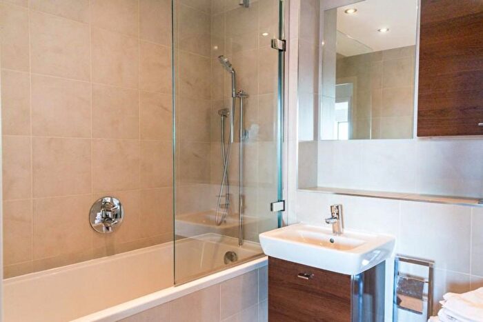 1 Bedroom Flat To Rent In The Gallery, Fulham, SW6