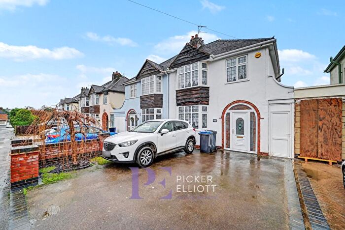 3 Bedroom Semi Detached House For Sale In Stanley Road, Hinckley, LE10