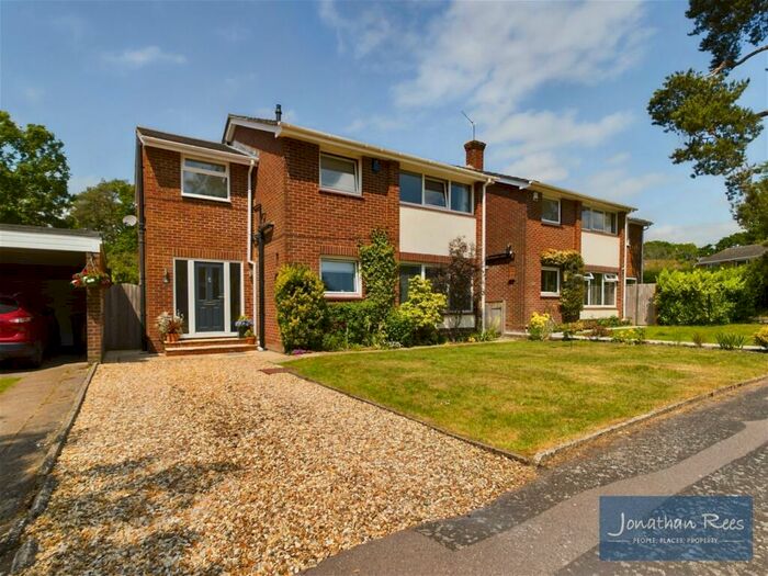 4 Bedroom Detached House To Rent In Walnut Close, Hiltingbury, SO53