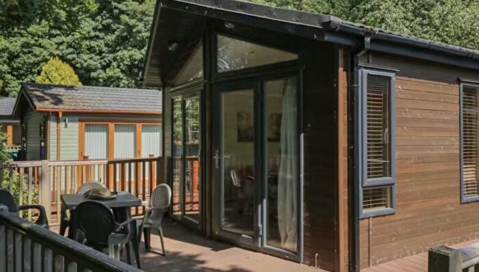 2 Bedroom Mobile/park Home For Sale In Ambleside Road, Troutbeck Bridge, Windermere, LA23