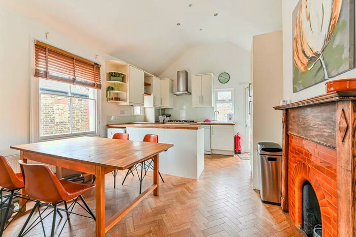 4 Bedroom Maisonette To Rent In Fieldhouse Road, Balham, London, SW12