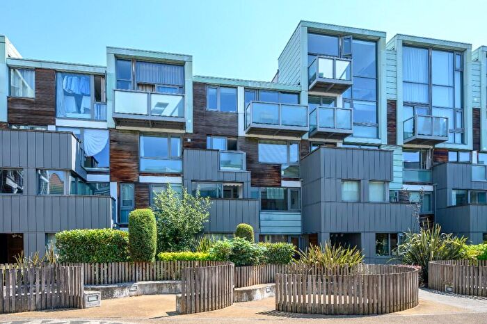 2 Bedroom Apartment To Rent In Peacock Place, London, N1