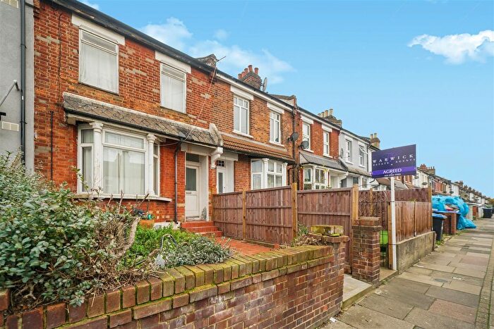 4 Bedroom Flat For Sale In Rucklidge Avenue, Willesden Junction, London, NW10
