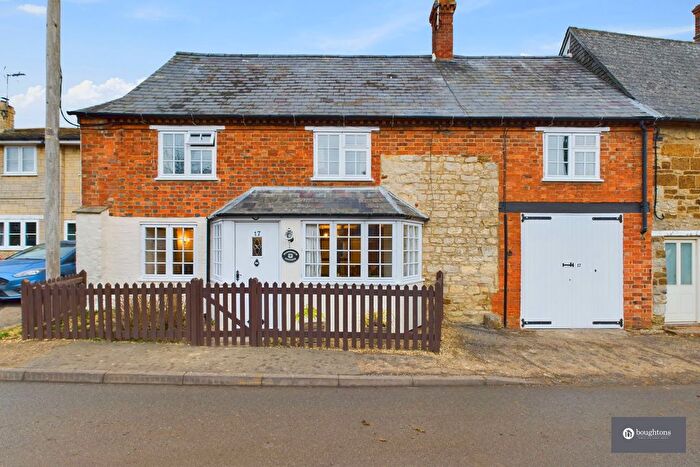 3 Bedroom Semi-Detached House For Sale In Horseshoe Cottage, Greenside, Wappenham, NN12