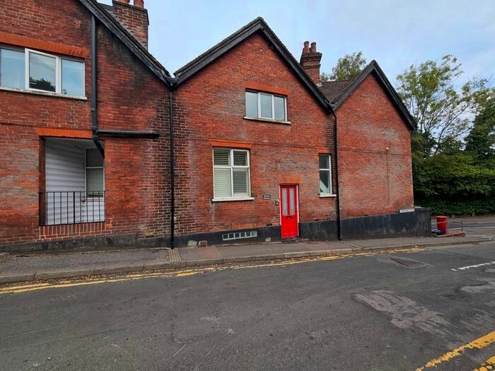 1 Bedroom Flat To Rent In Longdene Road, Haslemere, GU27