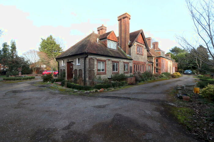 2 Bedroom Property To Rent In Sylvan Avenue, Emerson Park, RM11