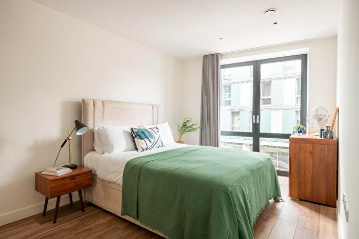 1 Bedroom Flat To Rent In Three Colts Lane, London, E2