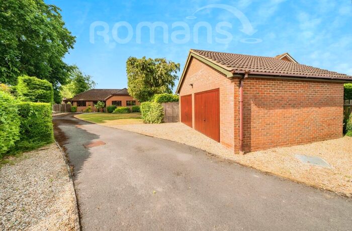 3 Bedroom Bungalow To Rent In Thirlmere Close, Farnborough, GU14