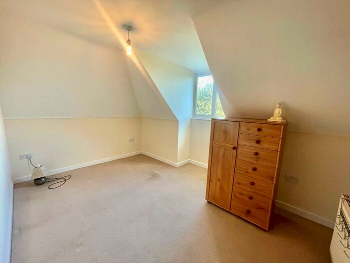 2 Bedroom Flat To Rent In Warwick Road, BH7