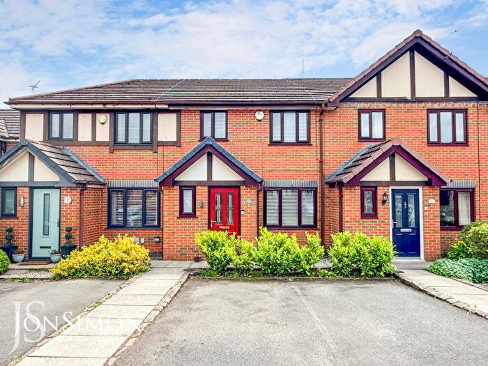 3 Bedroom Town House For Sale In Silvermere Close, Ramsbottom, Bury, BL0