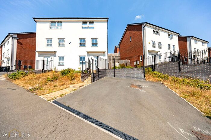 3 Bedroom Semi Detached House For Sale In Edinburgh Road, Nuneaton, Warwickshire, CV10