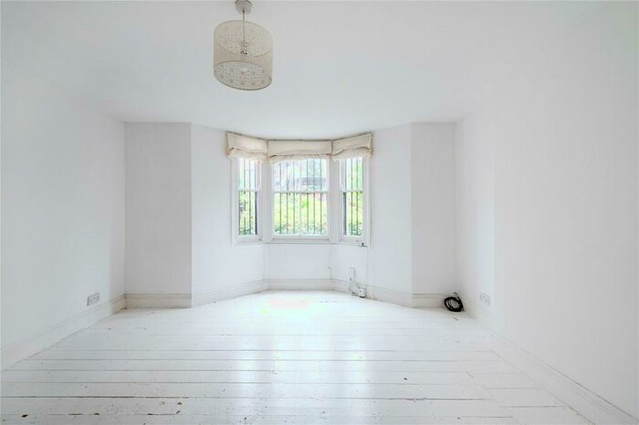 Apartment To Rent In Approach Road, London, E2