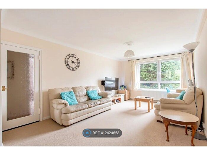 3 Bedroom Flat To Rent In Ravelston House Park, Edinburgh, EH4