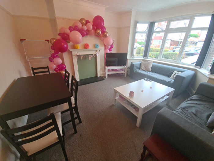 4 Bedroom House To Rent In St. Annes Road, Leeds, LS6