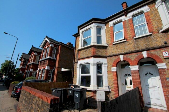 3 Bedroom Flat To Rent In Queen Elizabeth Road, Kingston Upon Thames, KT2