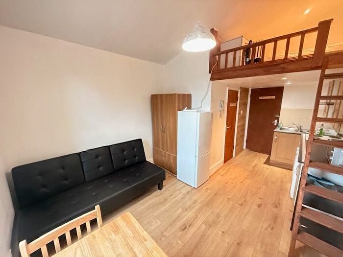 Studio To Rent In Wightman Road, London, N8