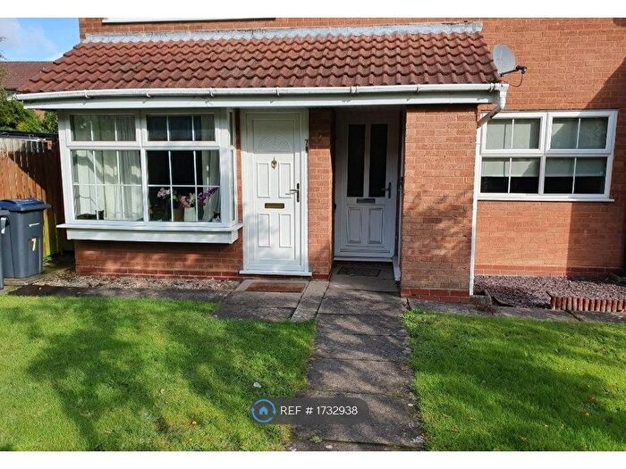 2 Bedroom Maisonette To Rent In Apsley Croft, Birmingham, B38