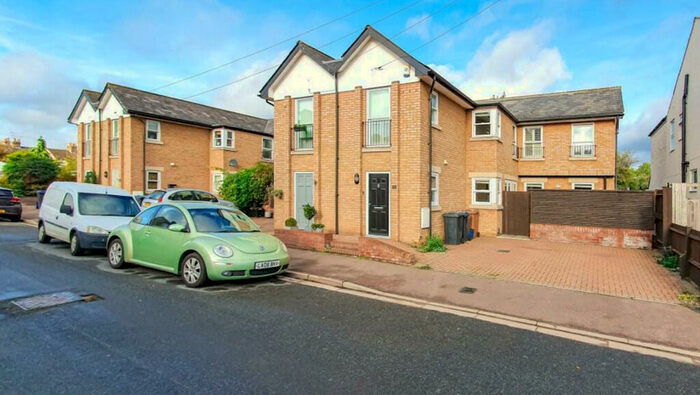 3 Bedroom Semi-Detached House To Rent In Tamworth Road, Hertford, SG13