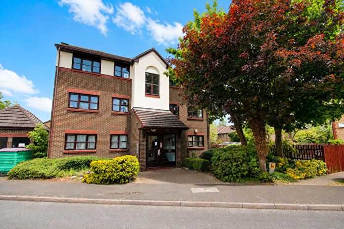 2 Bedroom Flat For Sale In Foxglove Way, Wallington, SM6