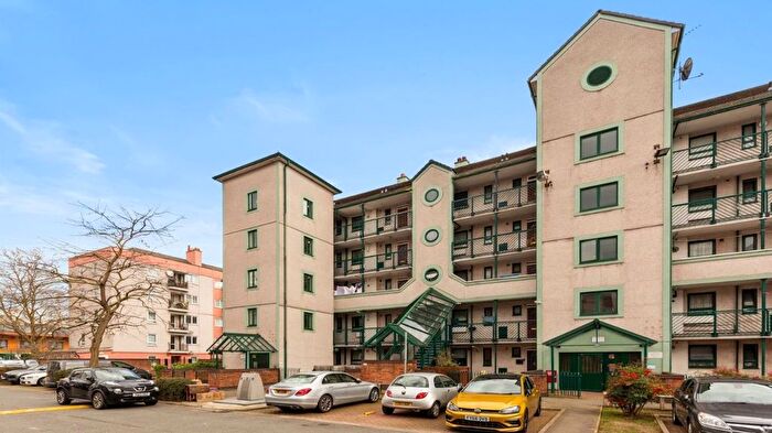 2 Bedroom Maisonette To Rent In Limborough House, Thomas Road, London, E14