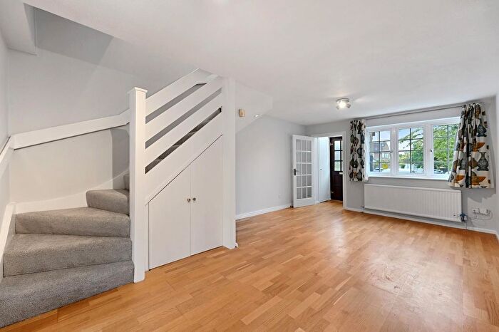 2 Bedroom Property For Sale In Sawyers Lawn, Ealing, W13