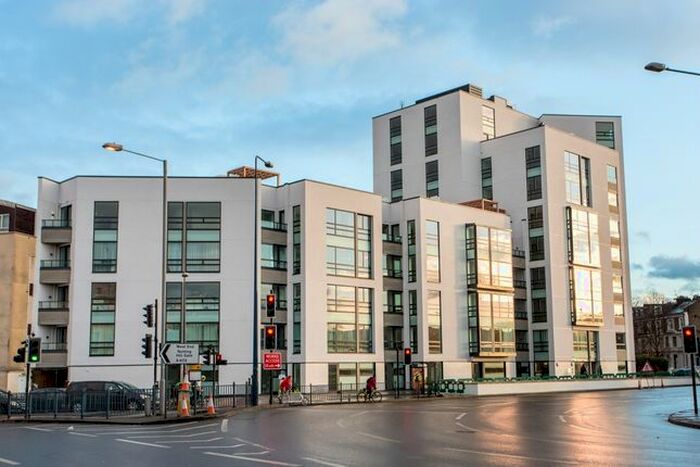 1 Bedroom Flat For Sale In Holland Park Avenue, London, W11