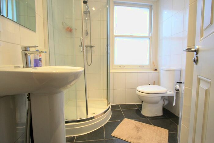 1 Bedroom Flat To Rent In Shepard's Bush Rd, Fulham, SW6