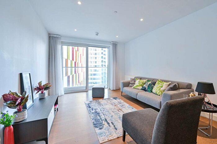 1 Bedroom Flat To Rent In Elephant Road, Elephant And Castle, London, SE17