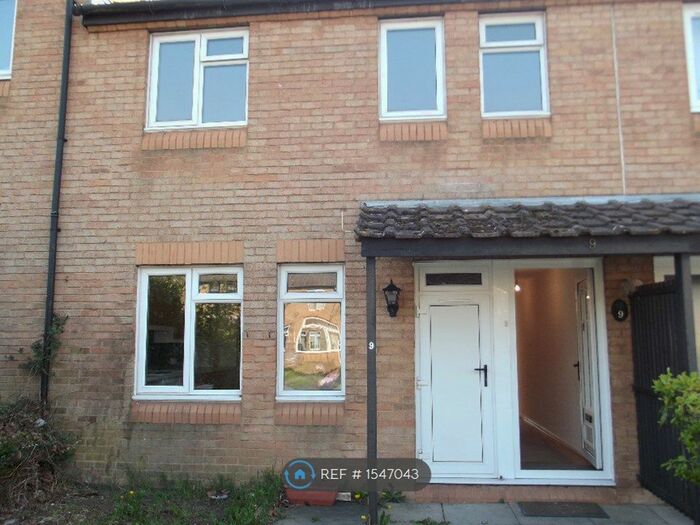 3 Bedroom Terraced House To Rent In Loriner Place, Milton Keynes, MK14