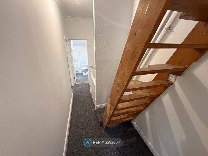 2 Bedroom End Of Terrace House To Rent In Estcourt Villas, Hull, HU9