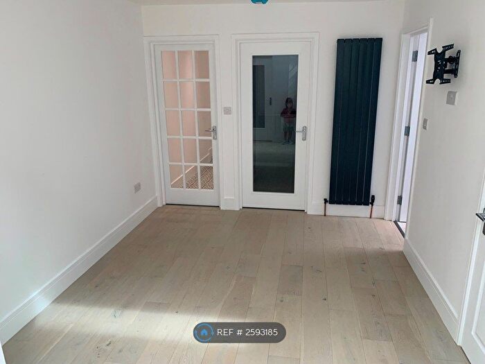 2 Bedroom Flat To Rent In Green Street, London, E13