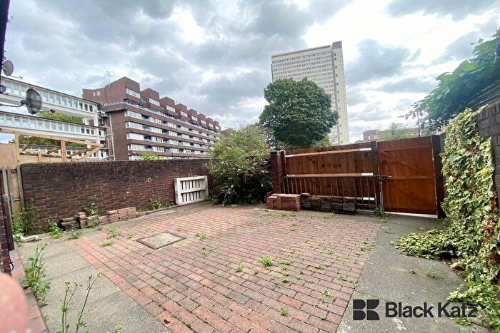 4 Bedroom Flat To Rent In Longshore, Deptford, SE8