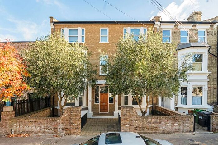 2 Bedroom Flat For Sale In St. Stephens Avenue, Shepherds Bush, W12