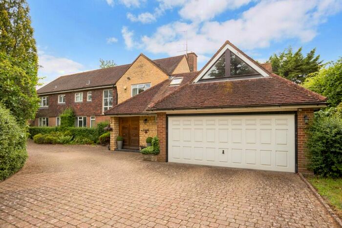 5 Bedroom Detached House To Rent In Oakfield Road Harpenden, AL5