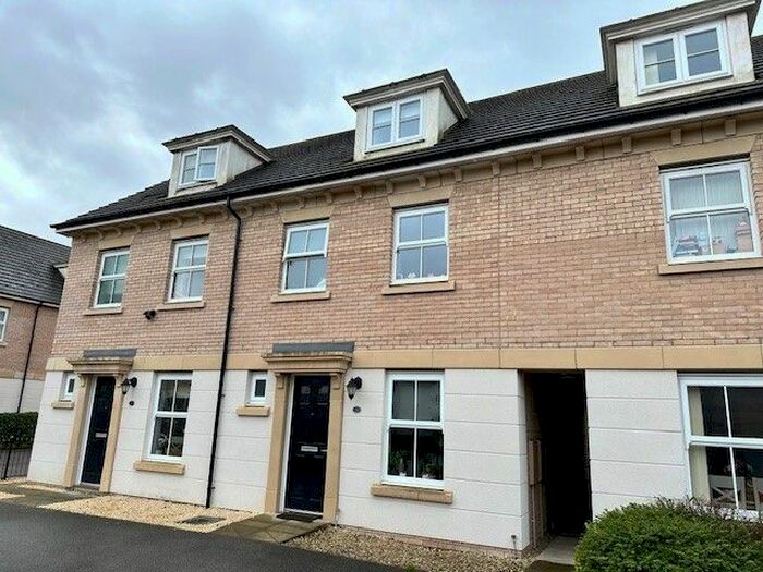 4 Bedroom Town House To Rent In Miller Road, York, YO30