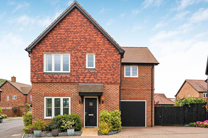 4 Bedroom Detached House For Sale In Sweeters Field Road, Alfold, Cranleigh, GU6
