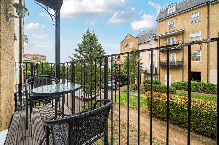 1 Bedroom Flat For Sale In Renwick Drive, Bromley, Kent, BR2