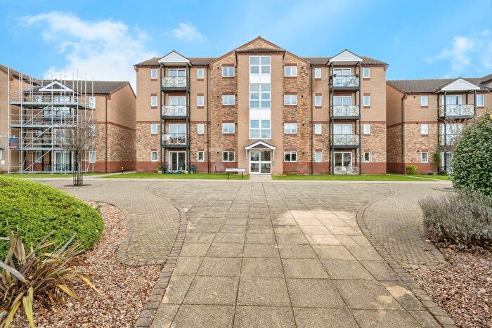 2 Bedroom Flat For Sale In Lakeside Boulevard, Doncaster, South Yorkshire, DN4
