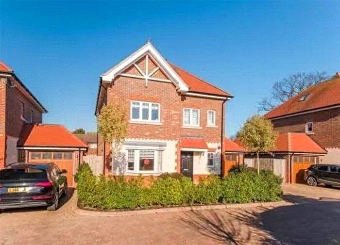 5 Bedroom Detached House To Rent In Kingshill Close, Bushey, Hertfordshire, WD23