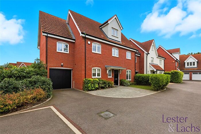 5 Bedroom Detached House For Sale In Periwinkle Gardens, Chigwell, IG7