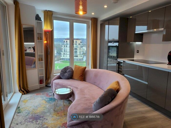 2 Bedroom Flat To Rent In Midland Road, Bath, BA2