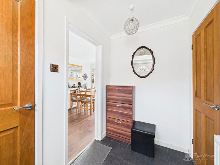 3 Bedroom Semi-Detached House For Sale In Vincent Close, Newmarket, Suffolk, CB8