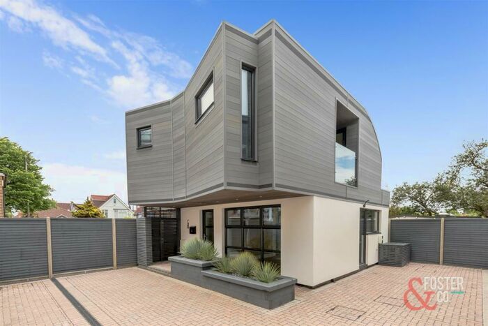 2 Bedroom House To Rent In Hogarth Road, Hove, BN3