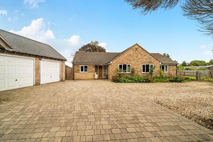 4 Bedroom Detached Bungalow For Sale In Gainfield, Buckland, SN7