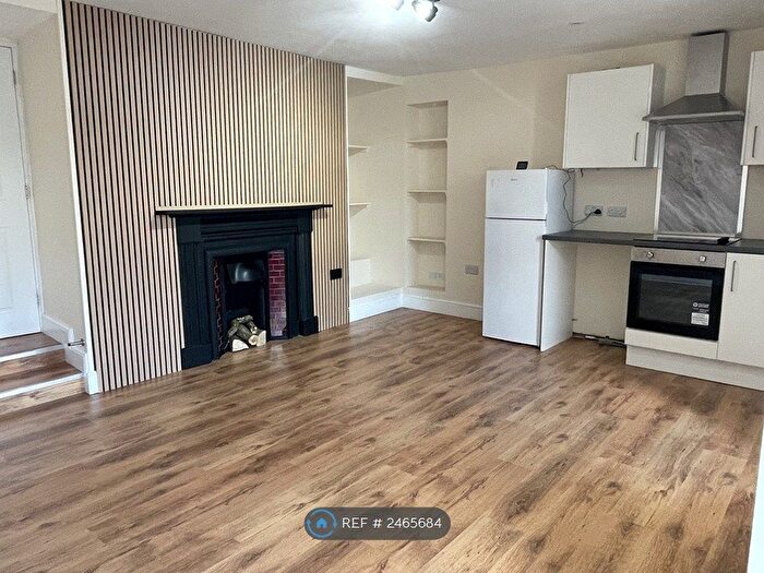 1 Bedroom Flat To Rent In College Street, Lampeter, SA48