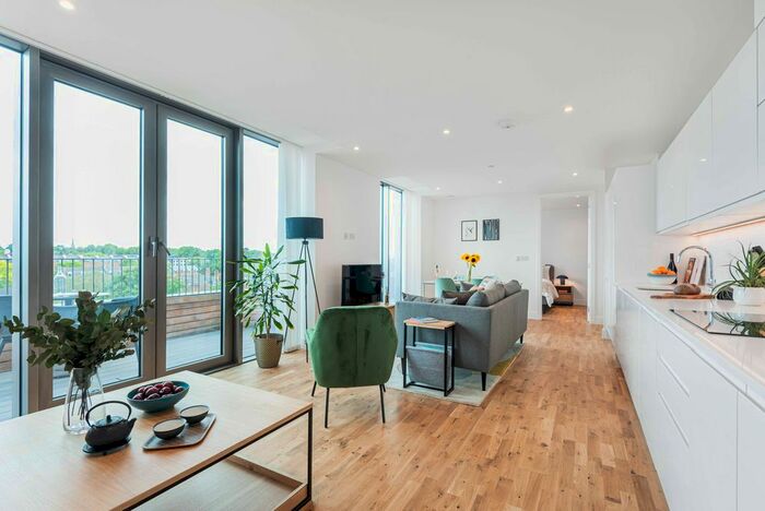 2 Bedroom Flat To Rent In Queens Road, Reading, RG1