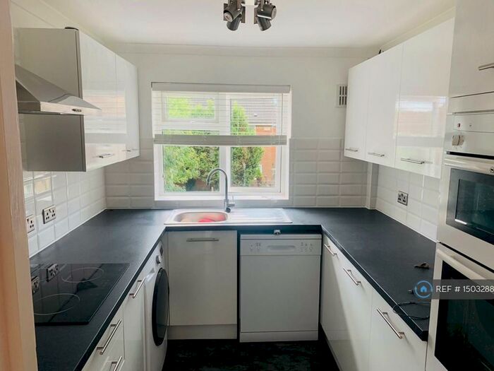 3 Bedroom Flat To Rent In Chapel Road, Snodland, ME6