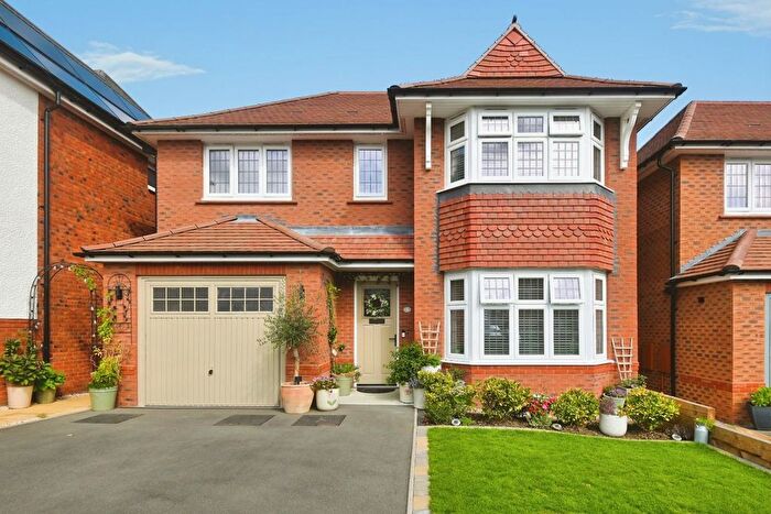 3 Bedroom Detached House For Sale In Lapley Avenue, Tamworth, B77